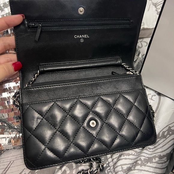 Classic Quilted Lambskin. Absolutely beautiful. - Picture 8 of 9